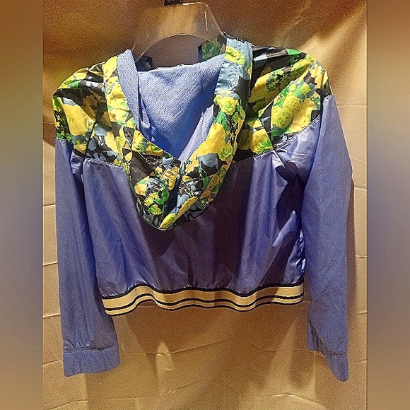 NIKE KIDS GIRLS WIND RUNNER BLUE FLORAL HOODED ZIP JACKET SZ.L - Picture 6 of 6